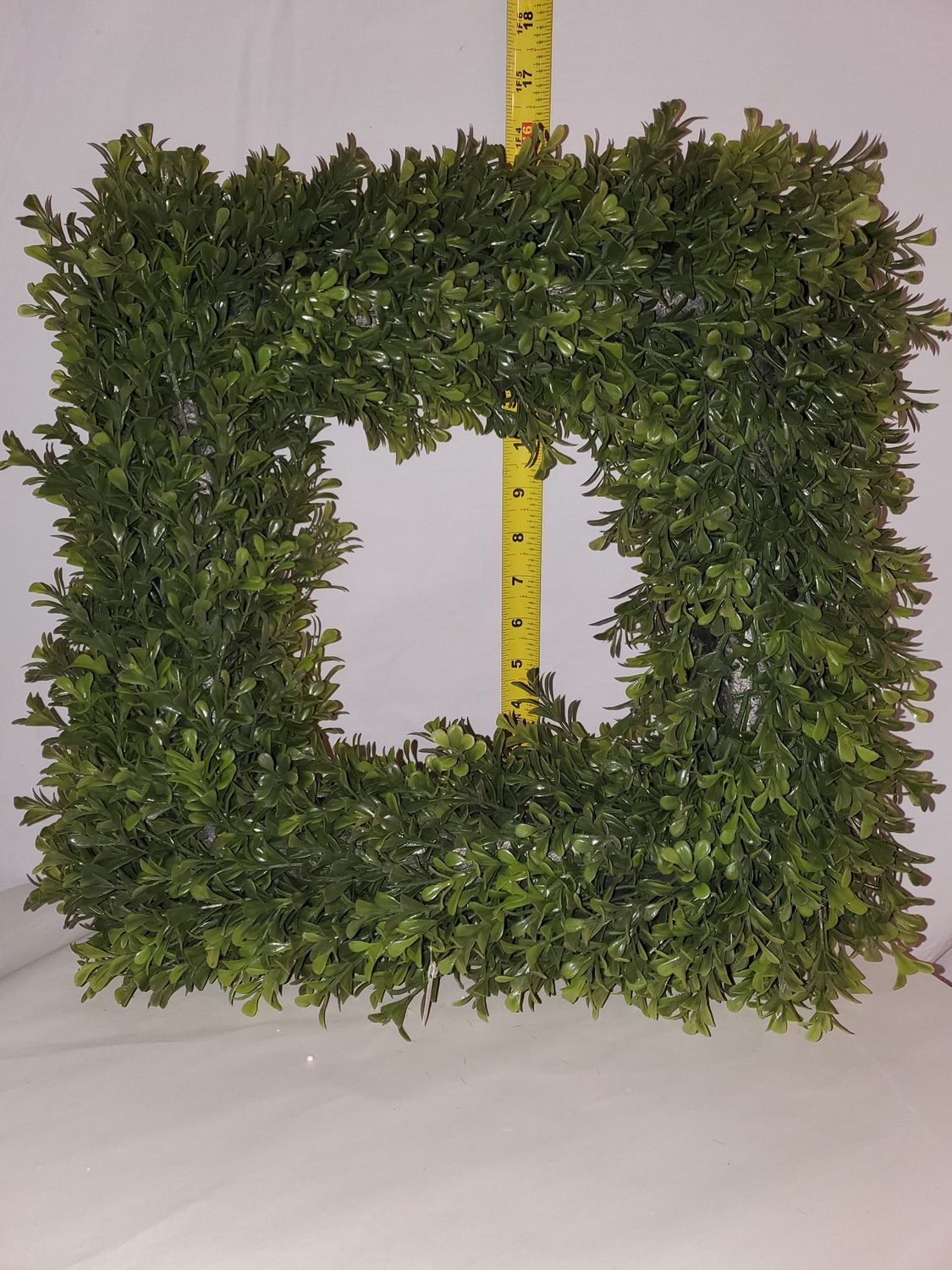 Wreath Sq Boxwood 16"