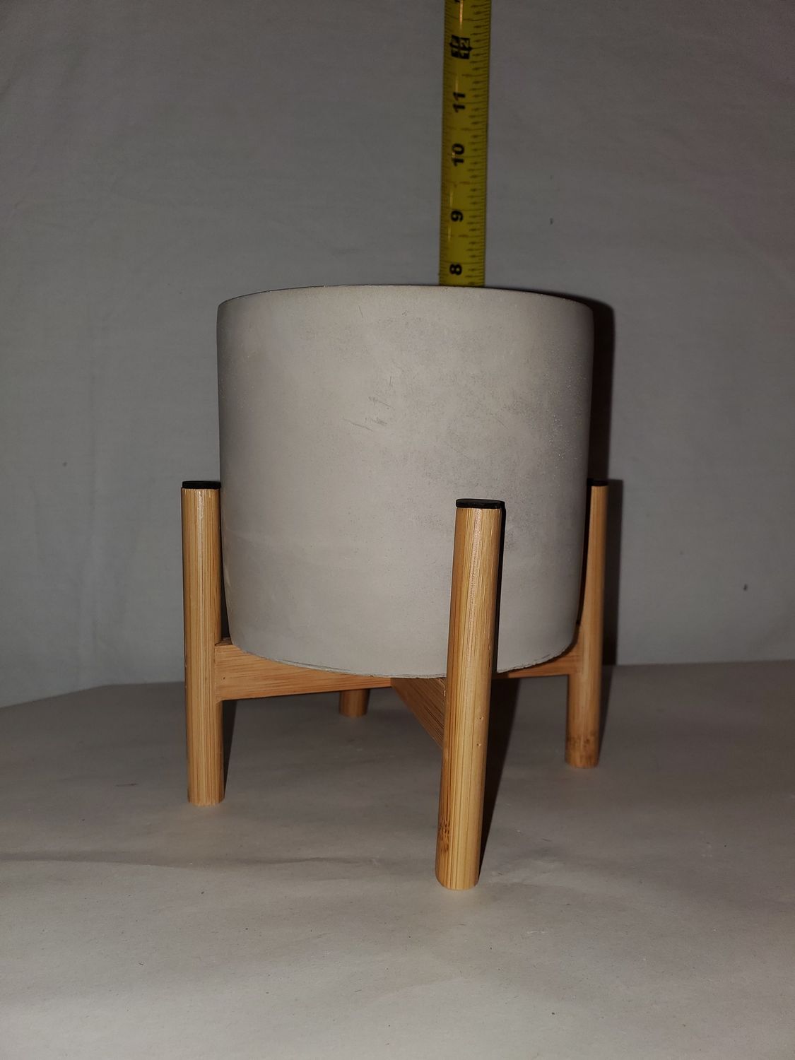 Pot, Grey Round Med 5" w/stand