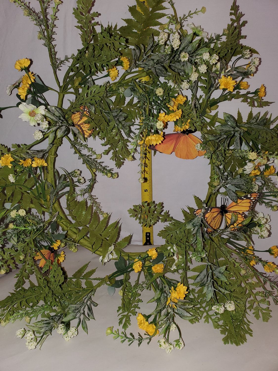 Wreath, Daisy &amp; Monarch 22" yell/wht