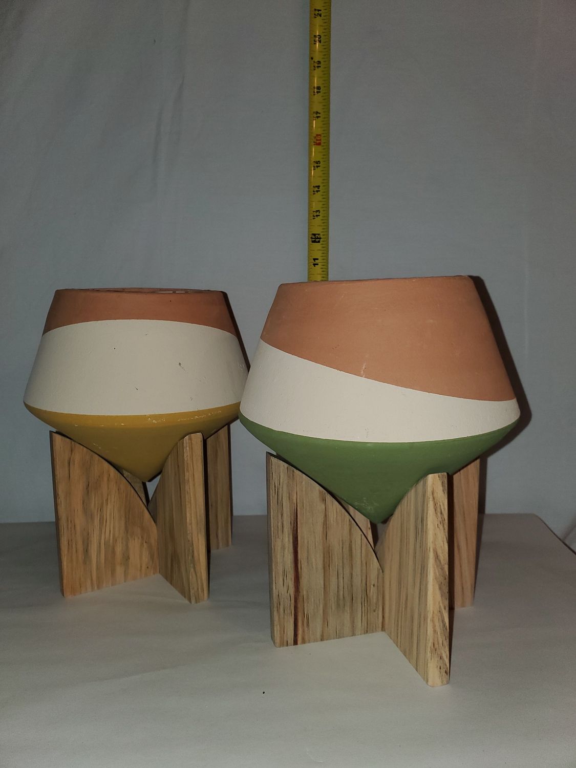 Pot, Clay w/wood base 3 ass't