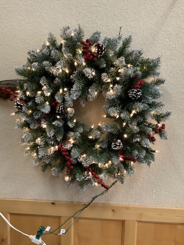 WREATH, SNOW TIP BERRY CONE WRE 30&quot;