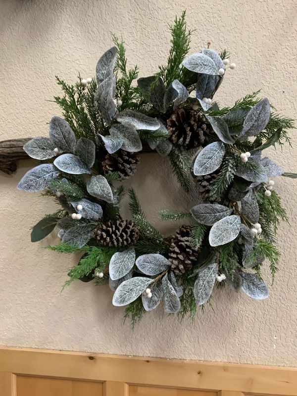Wreath, Iced Pine Berry 24&quot;Wht/Grn