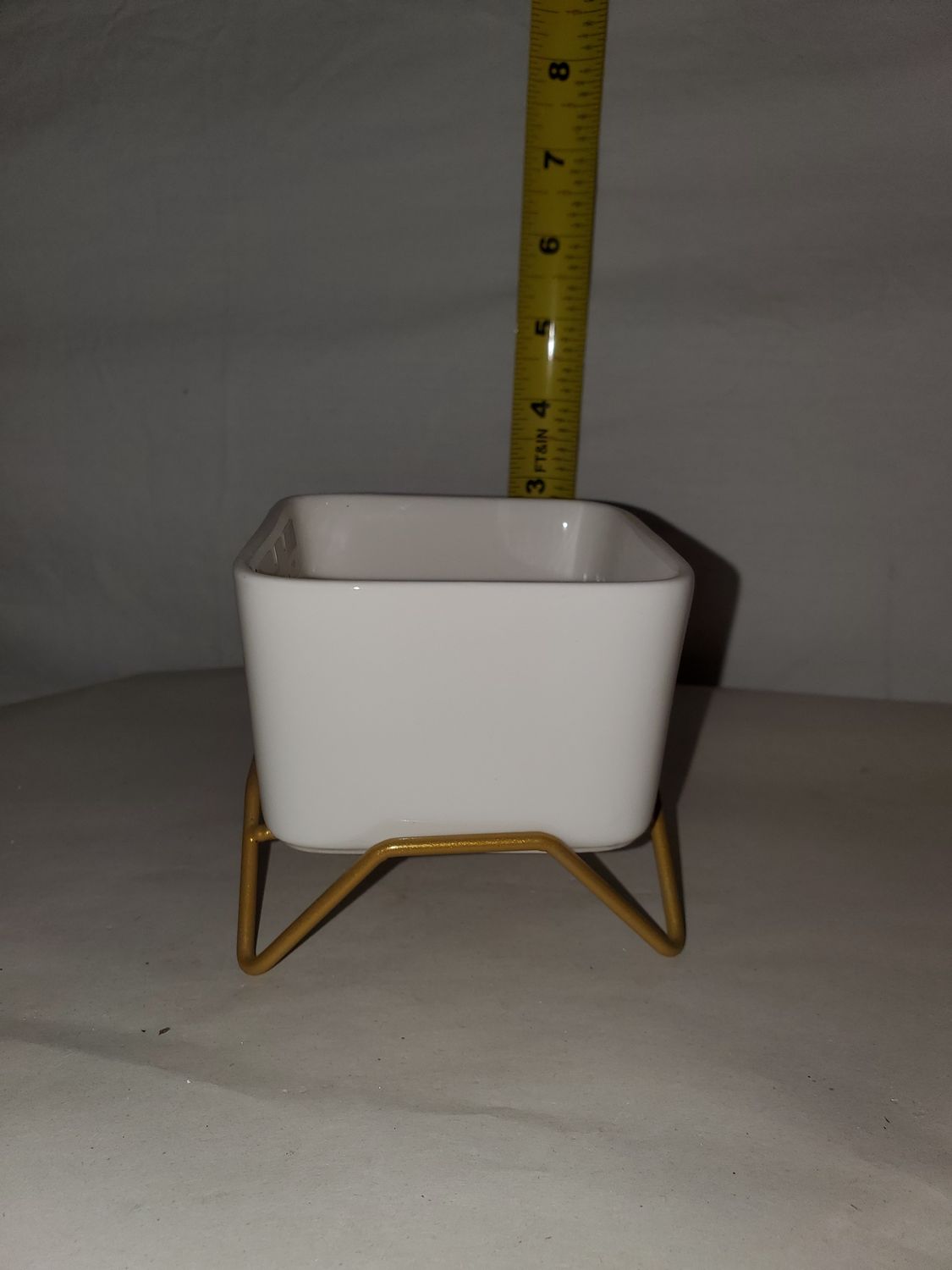 Pot, White Square w/Stand 3.5"