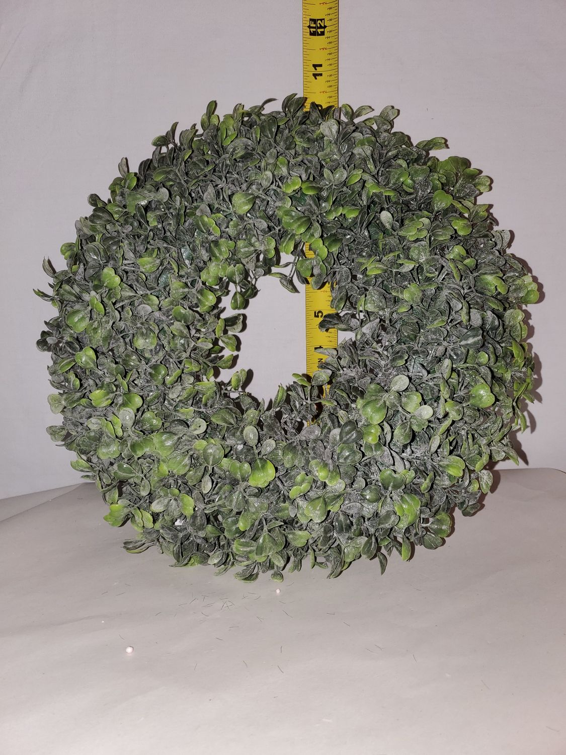 Wreath, Dusted Boxwood