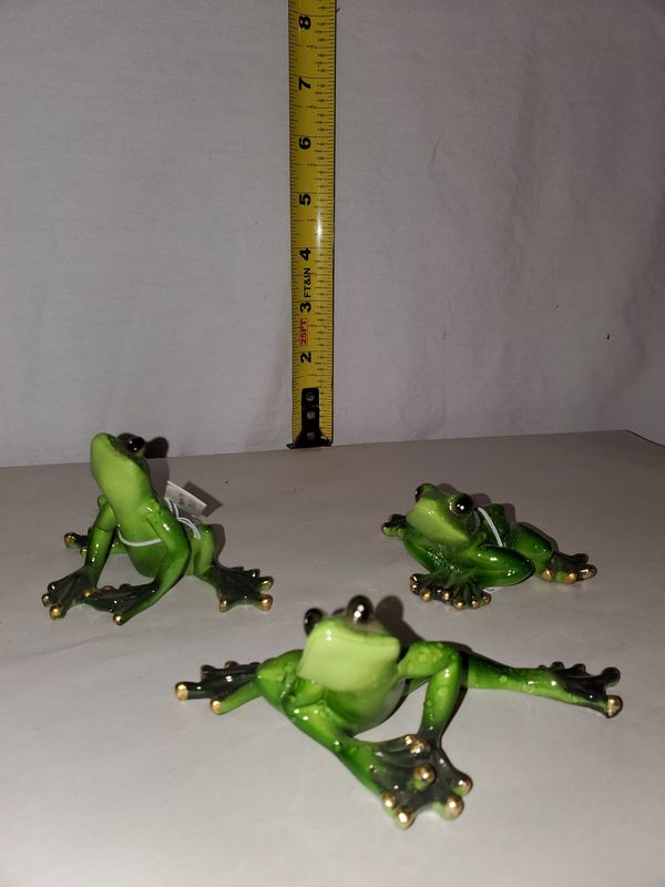 Figurines, Frogs