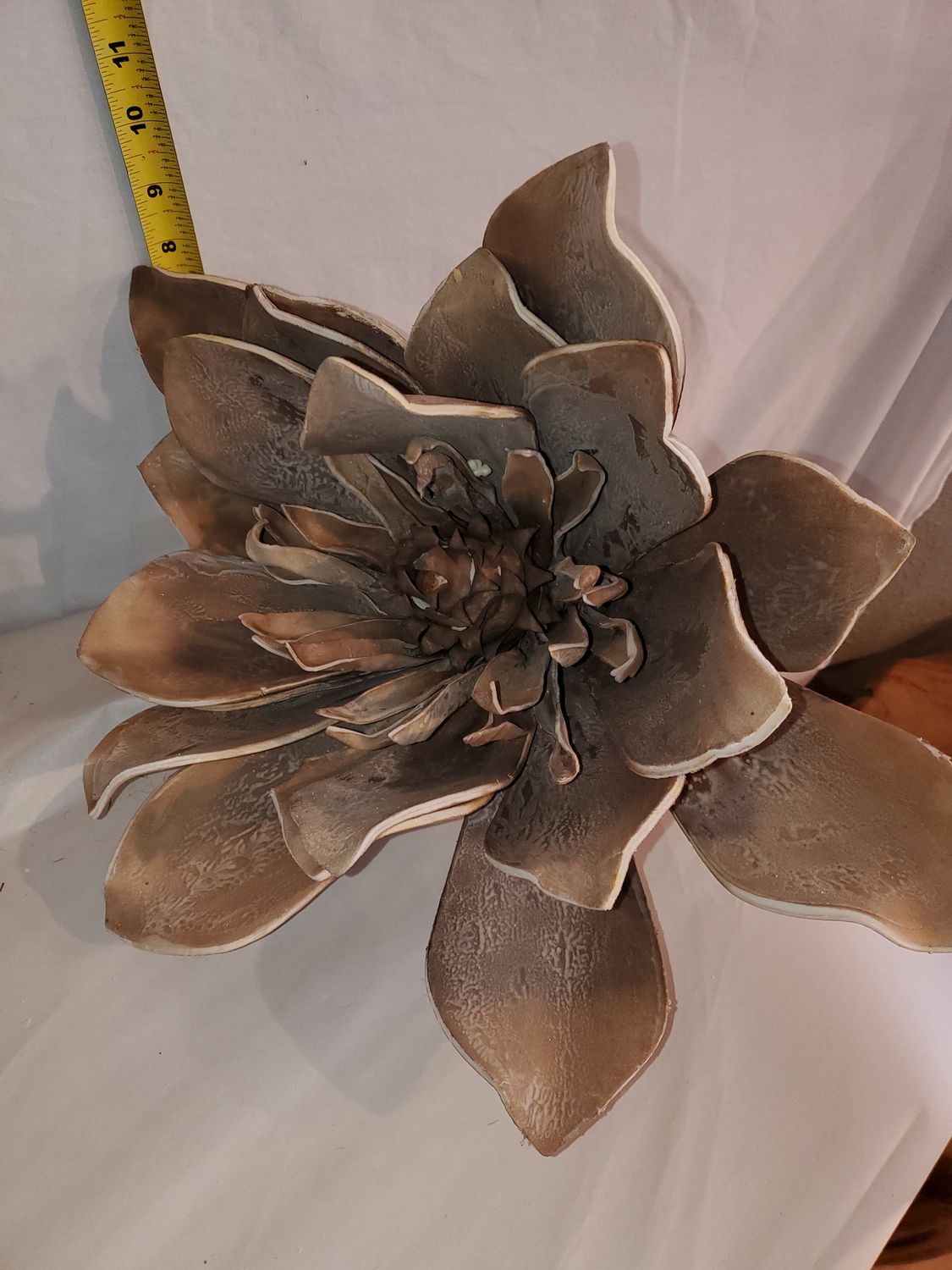 Foam Flower, XL Taupe whte wash