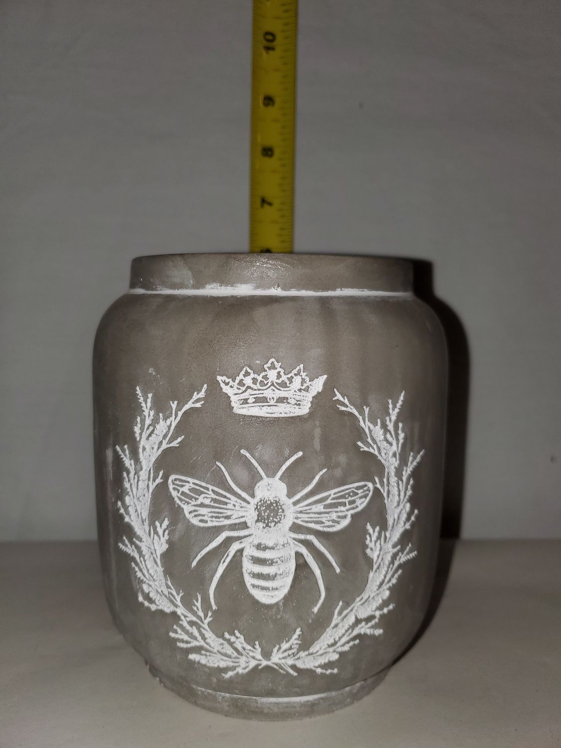 Planter, Bee 4.75 cement
