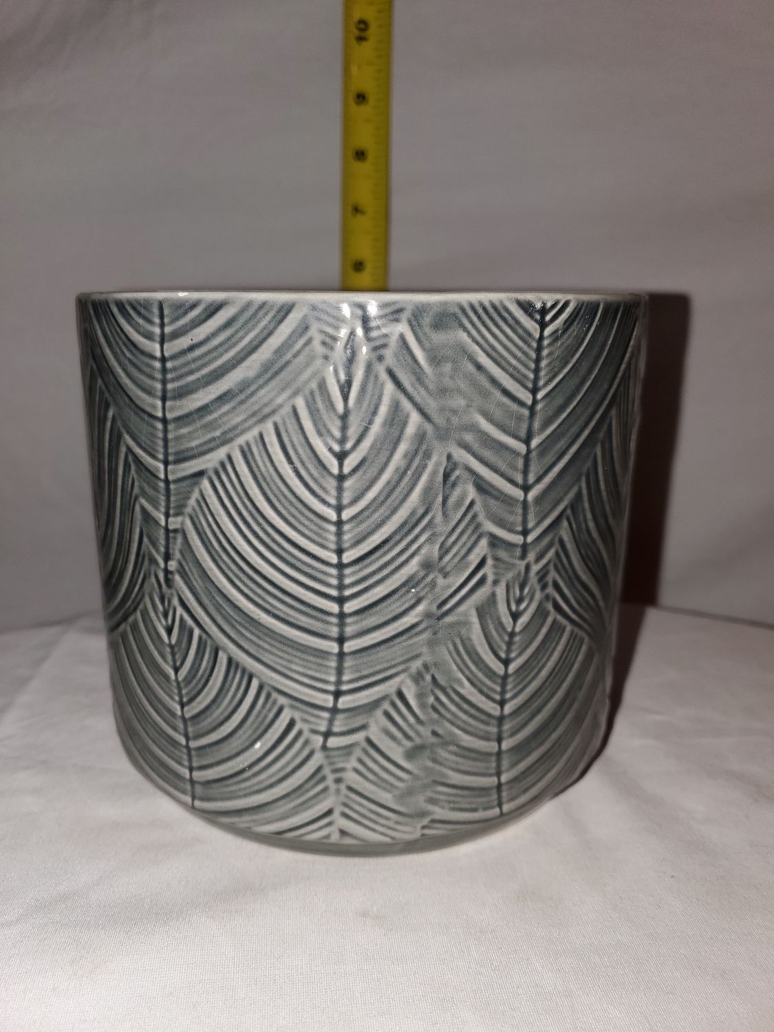 Pot, Gray Leaf Embossed Sm ceramic