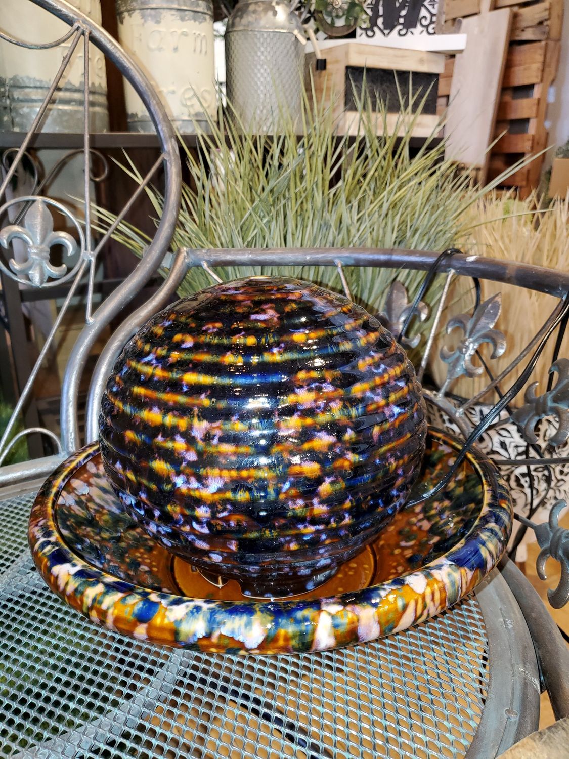 Fountain, Porcelain ribbed ball