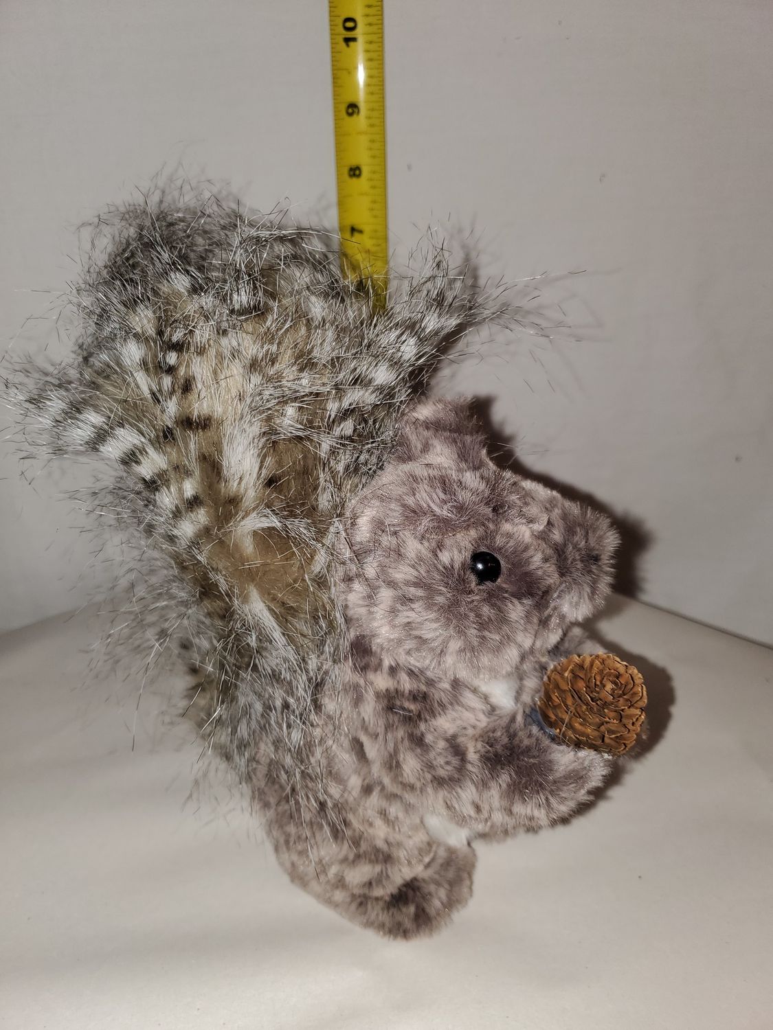 Squirrel w/Pinecone 12" Brwn