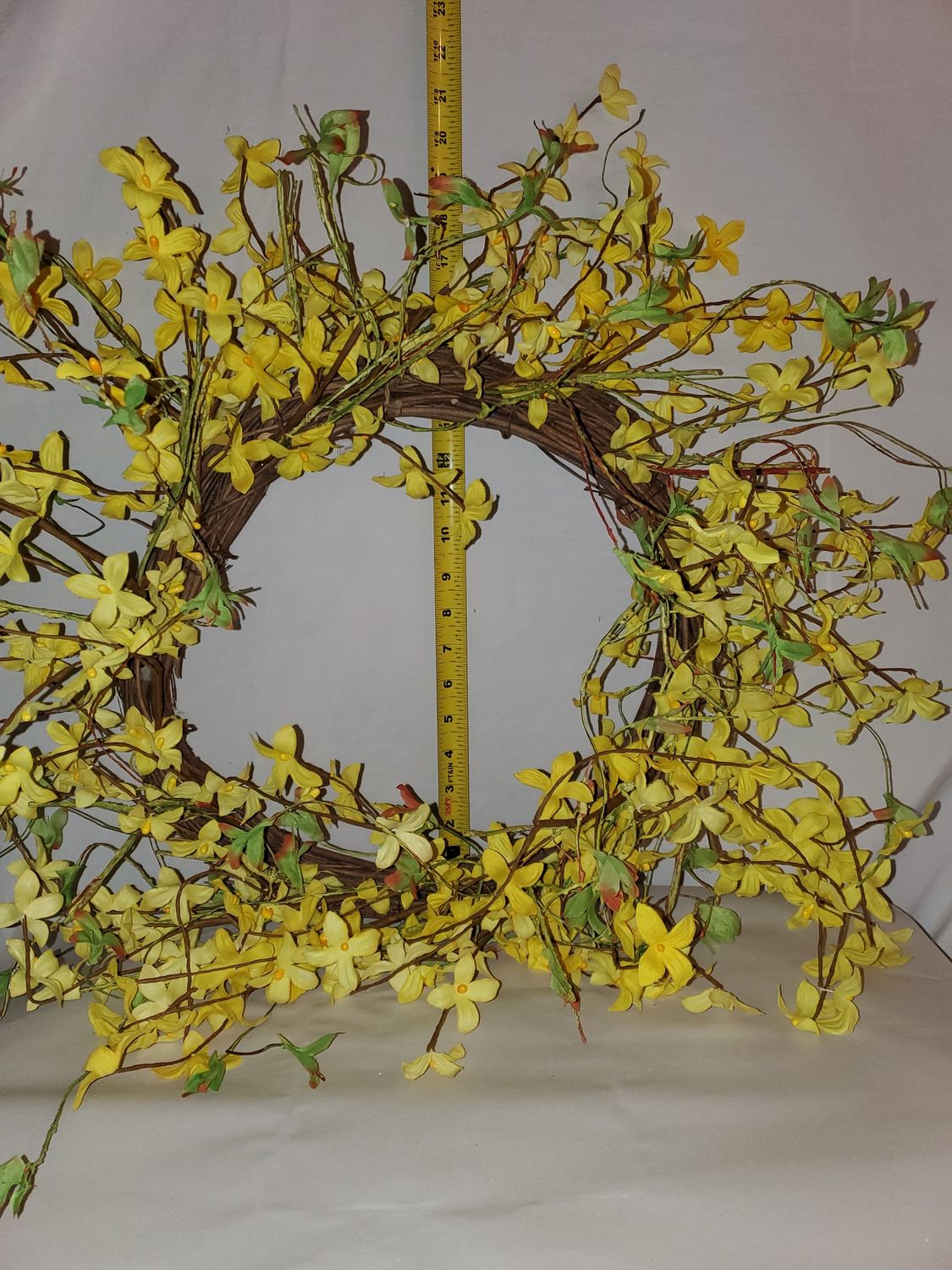 Wreath, Forsythia 21" yellow