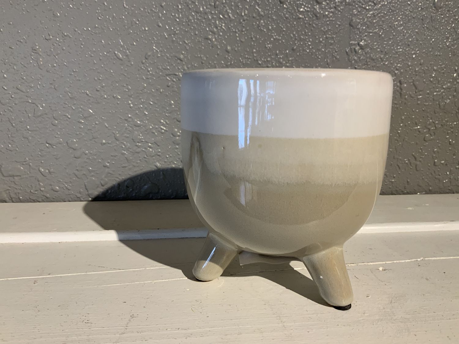 Pot, Porcelain 2 toned w/ 3 legs