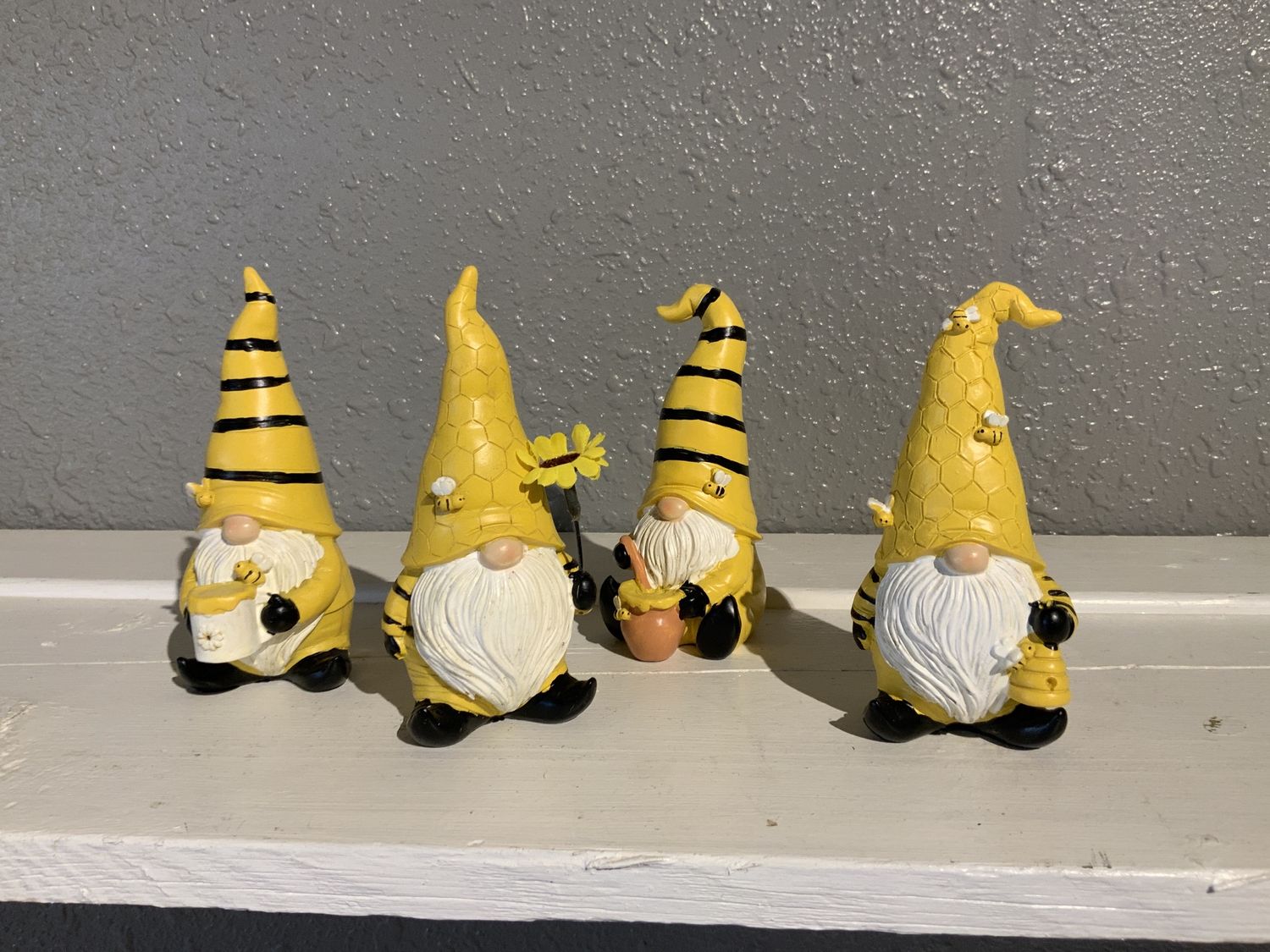 Gnome, Resin Bee