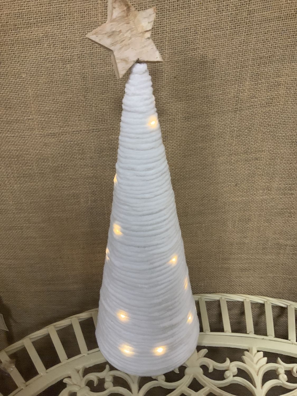 Xmas Tree, White Yarn 17" LED