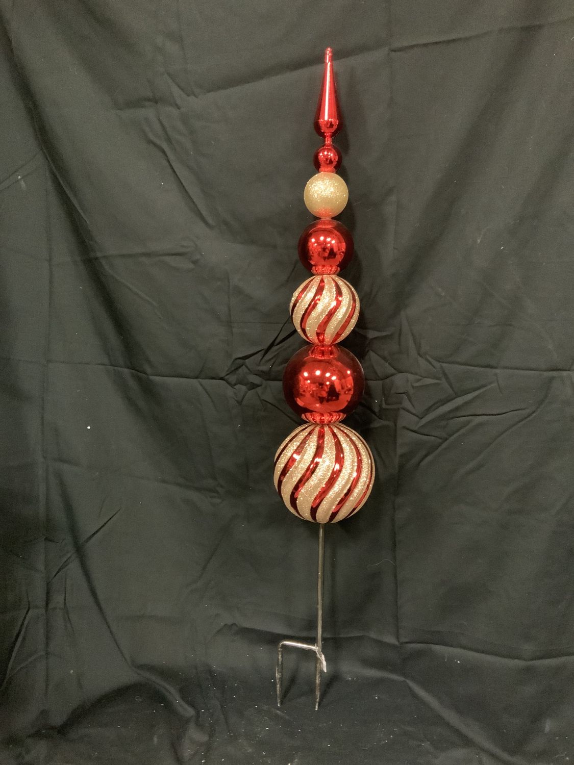 Stake, Ornament Ball 36" R/Gld