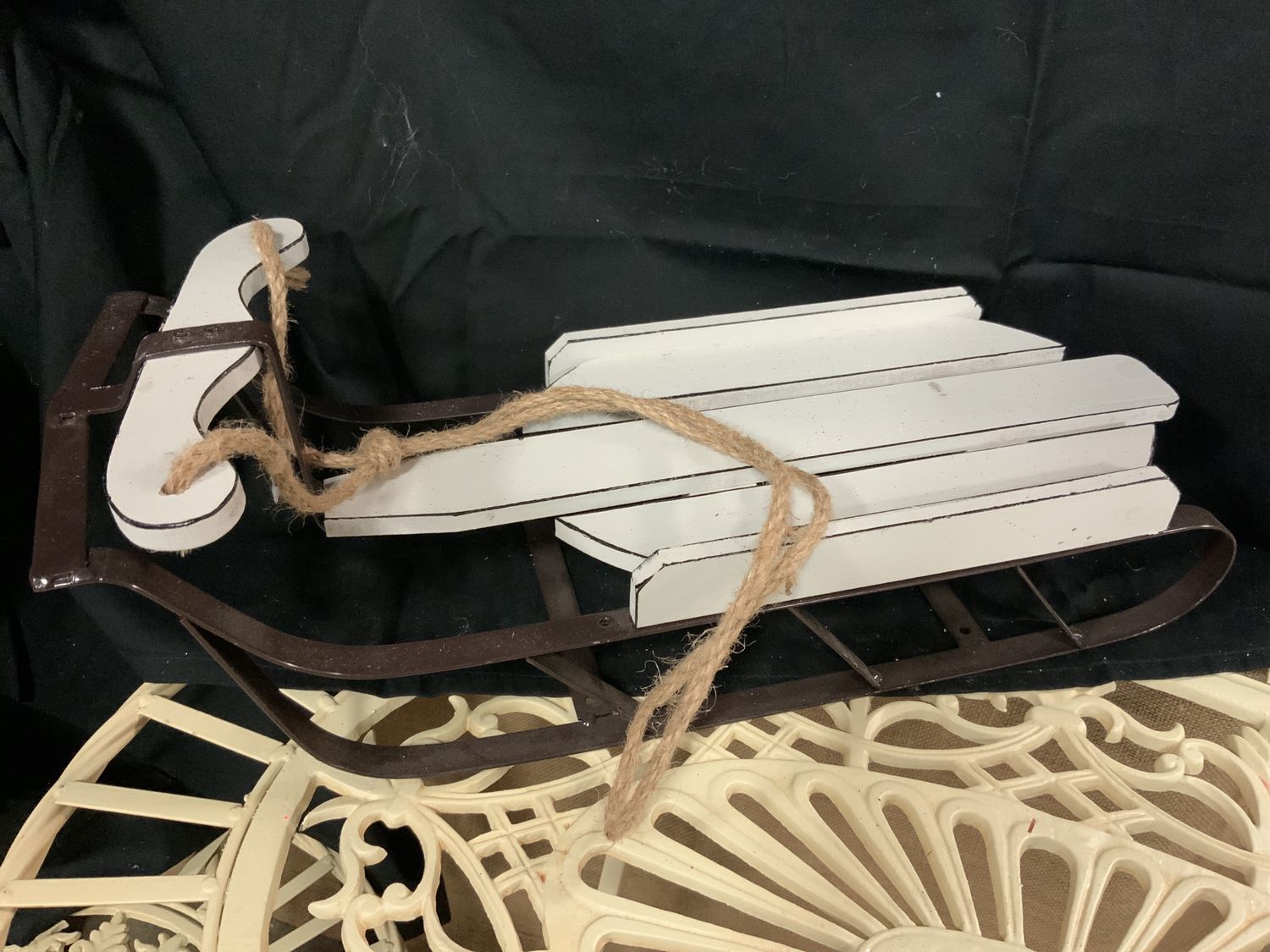 Sled, White Wash Wood 3 sz blk trm