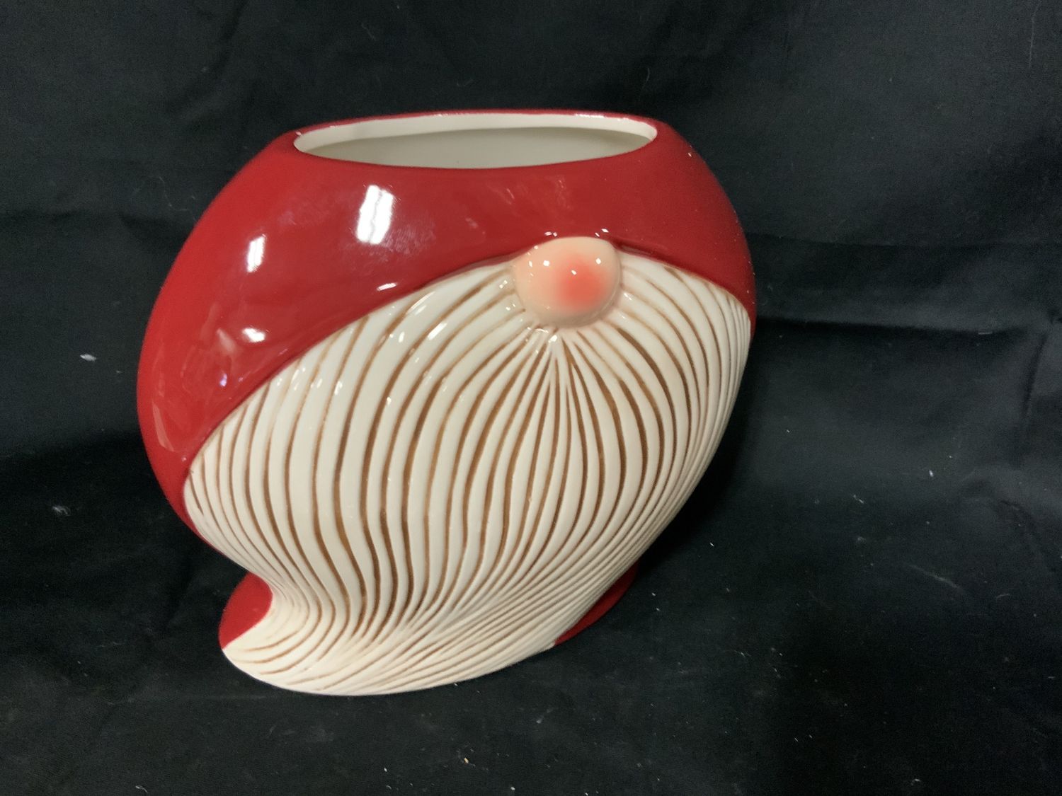 Gnome, Red Vase portly