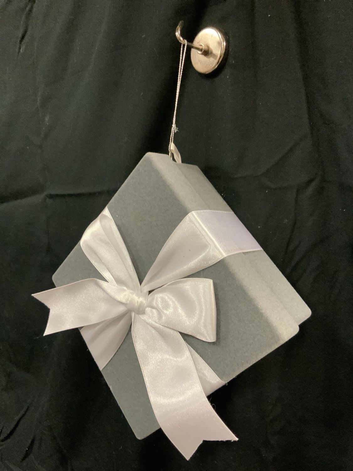 ORNAMENT, GLT GIFTBOX ORN 2.5"PLAT WHITE