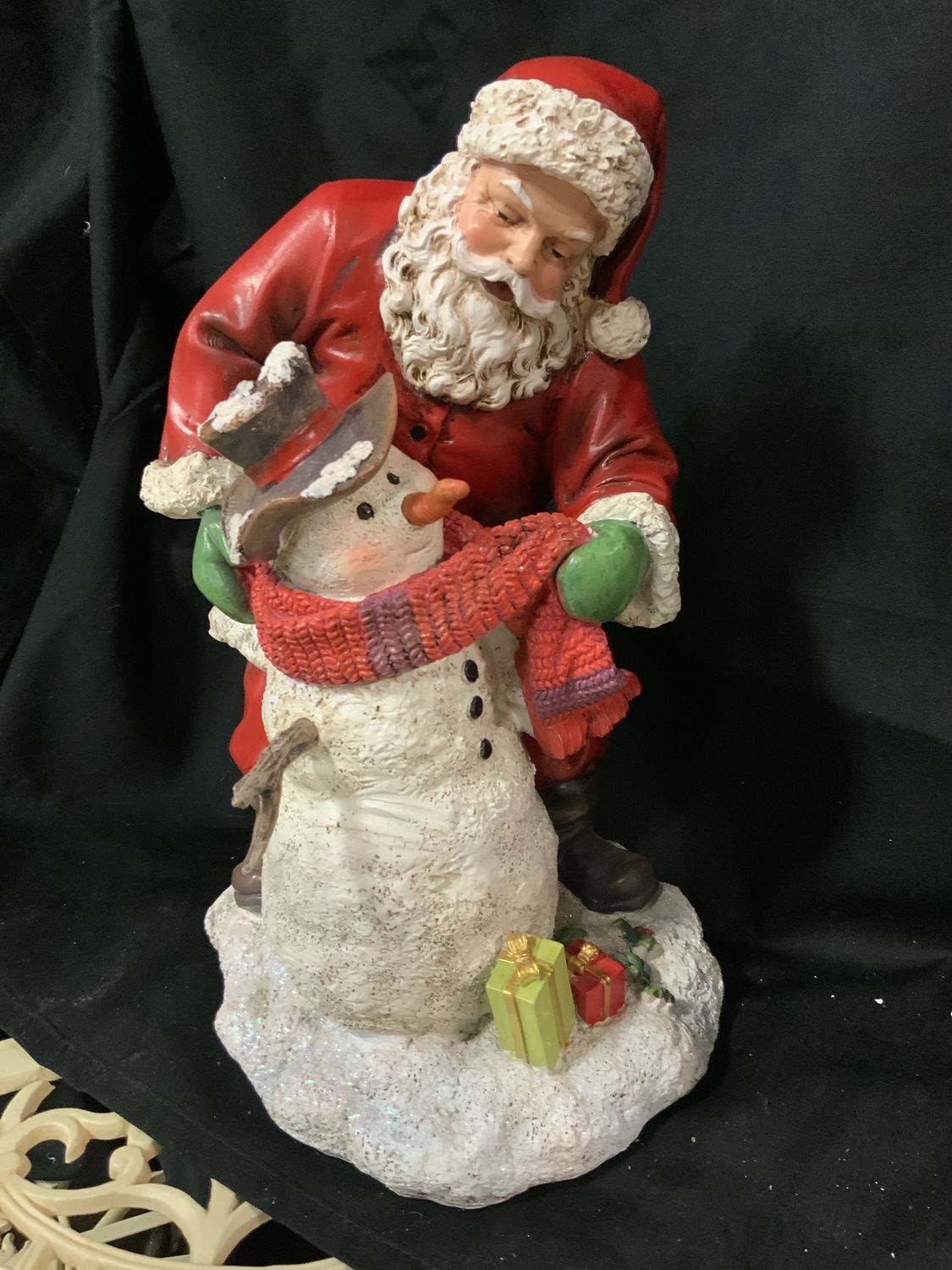 Figurine, Santa Helping Snowman w/snowman
