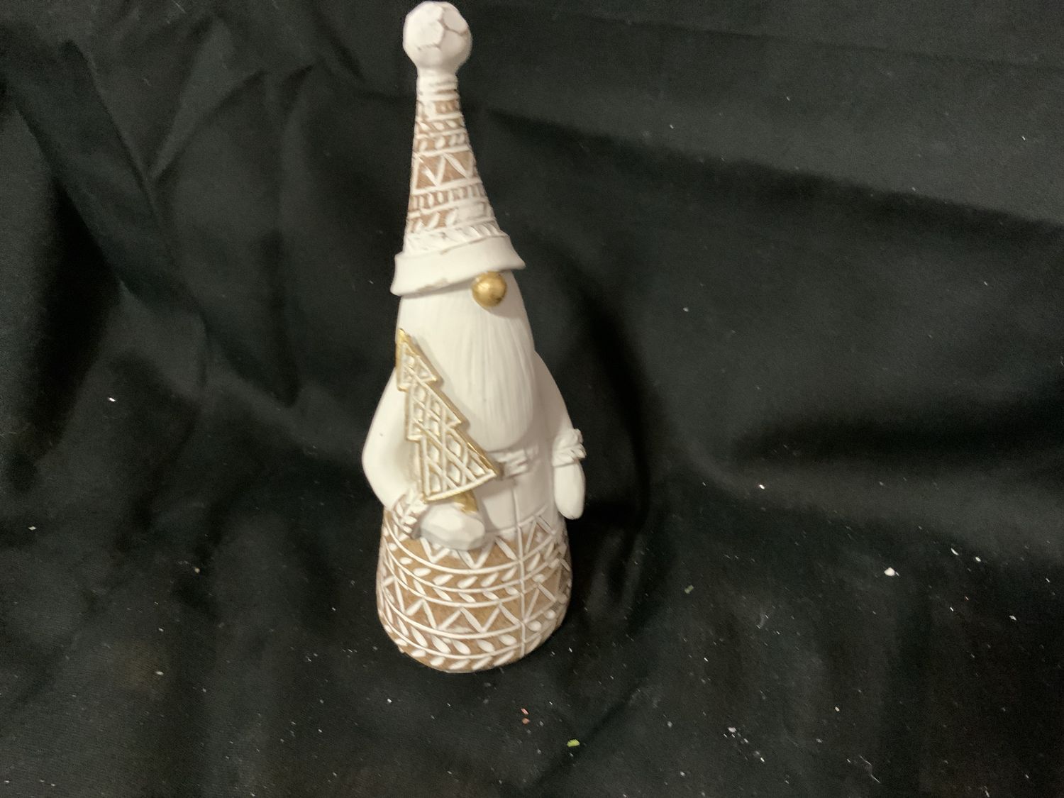 Santa w/Tree Figurine 2 sz