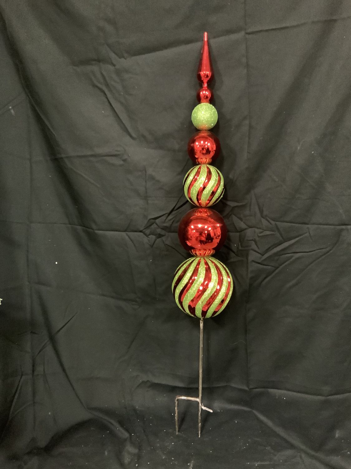 Stake, Ornament Ball 36" R/G