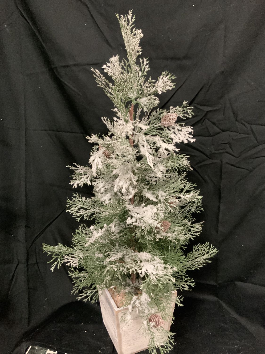 Cedar Tree/Wood Planter 30" Frosted