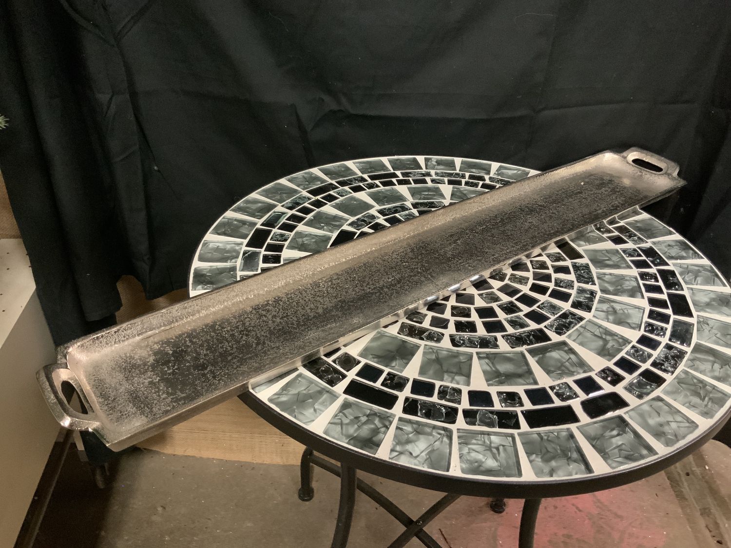 Tray, Silver Textured 32"
