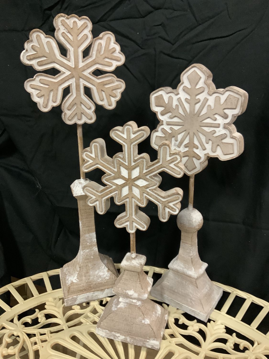 Snowflake on Spindle, Resin 3 sz/tan wht
