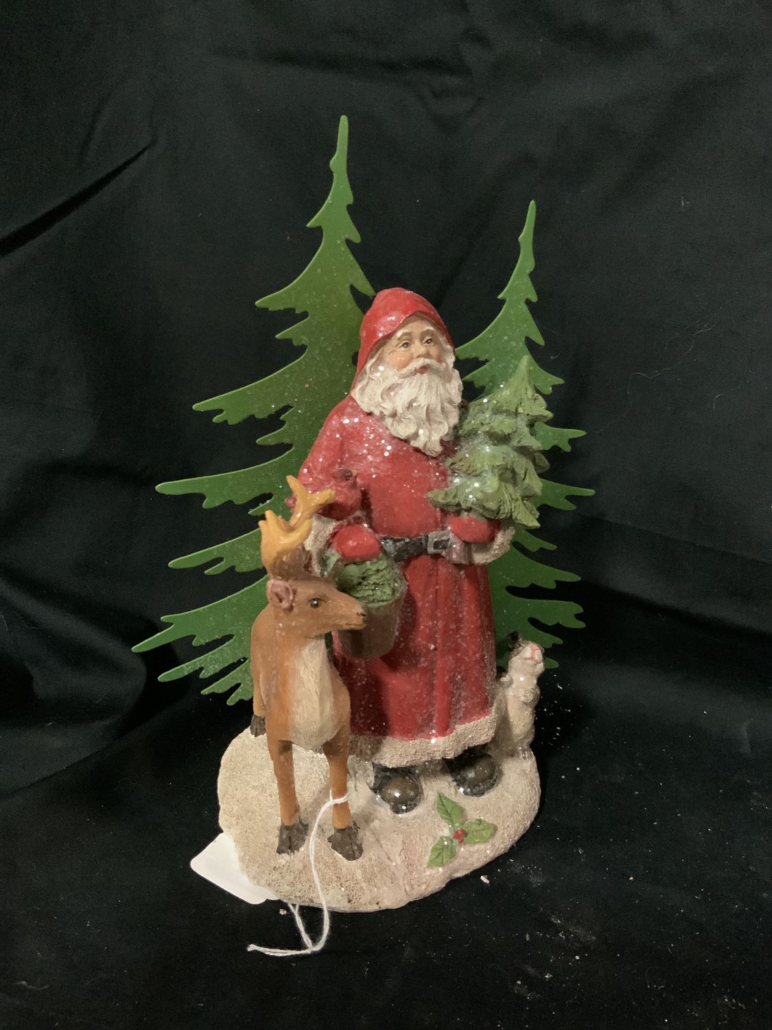 Santa w/Christmas Tree 10"