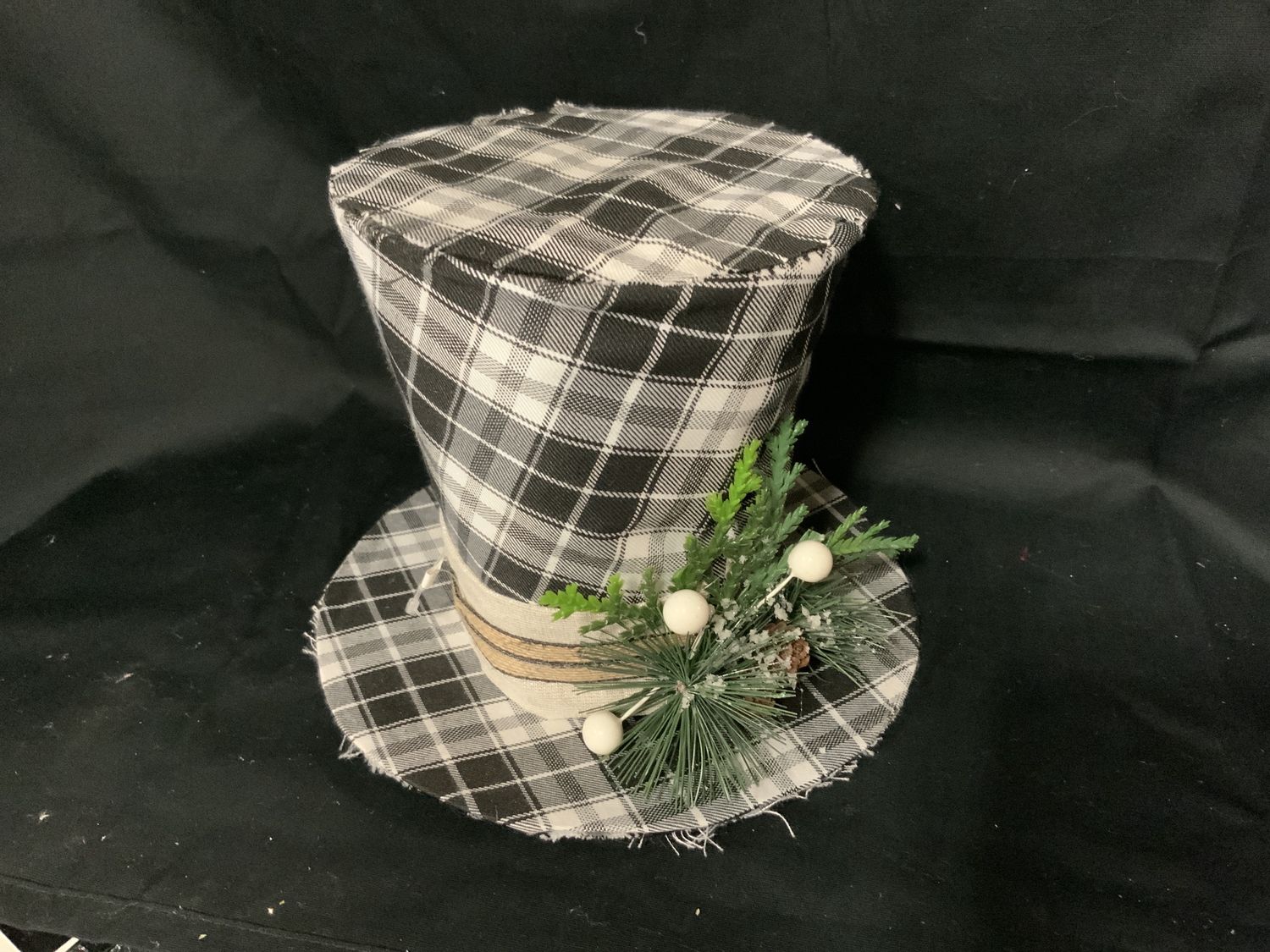 Ornament, Top Hat lg b/w