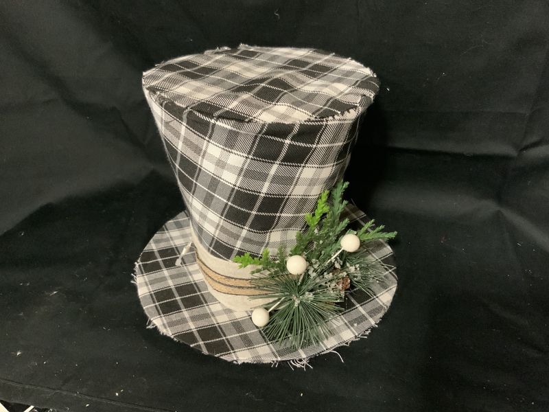 Ornament, Top Hat lg b/w