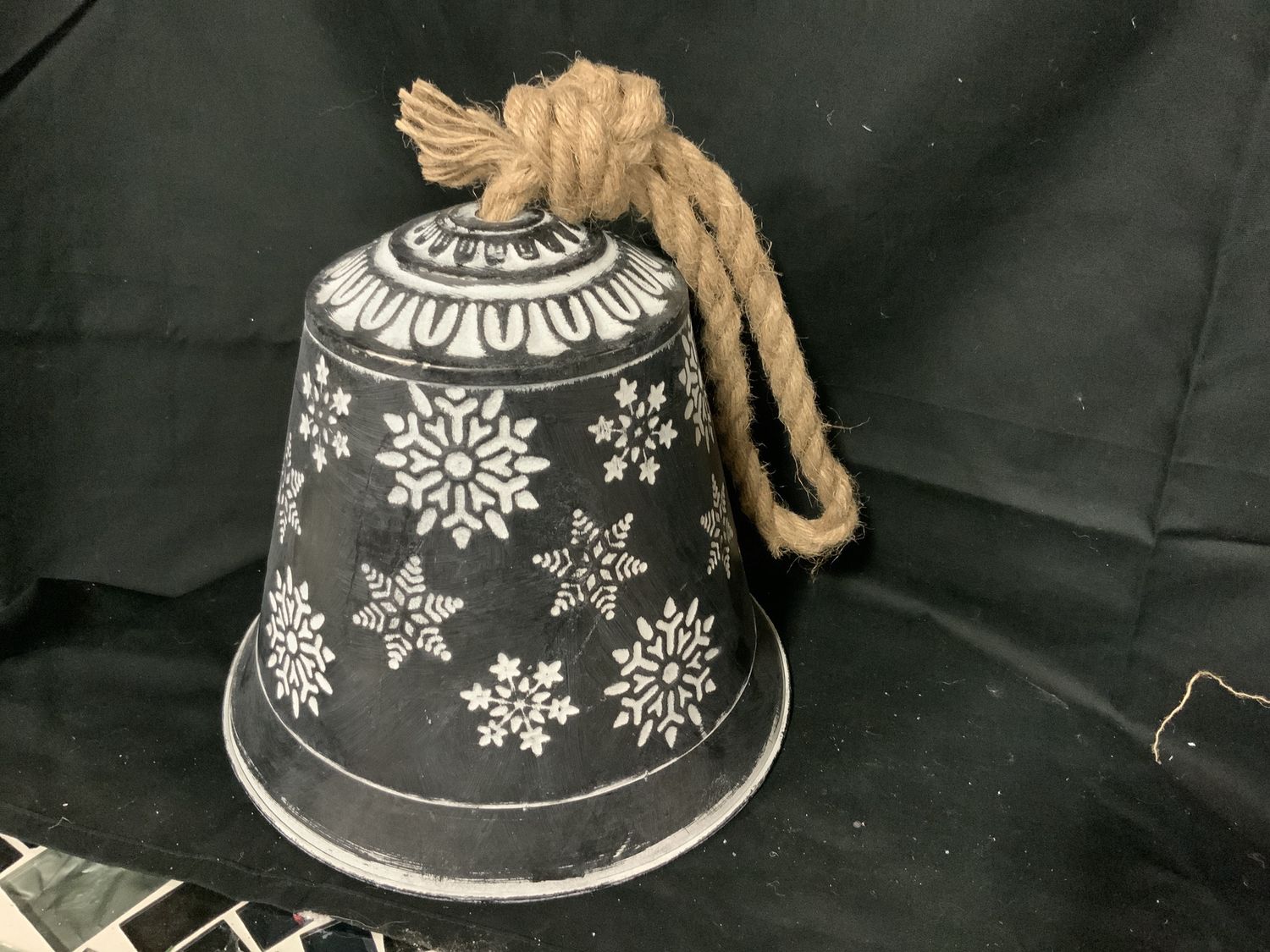 Bell, Snowflake B/W 9" galvanz