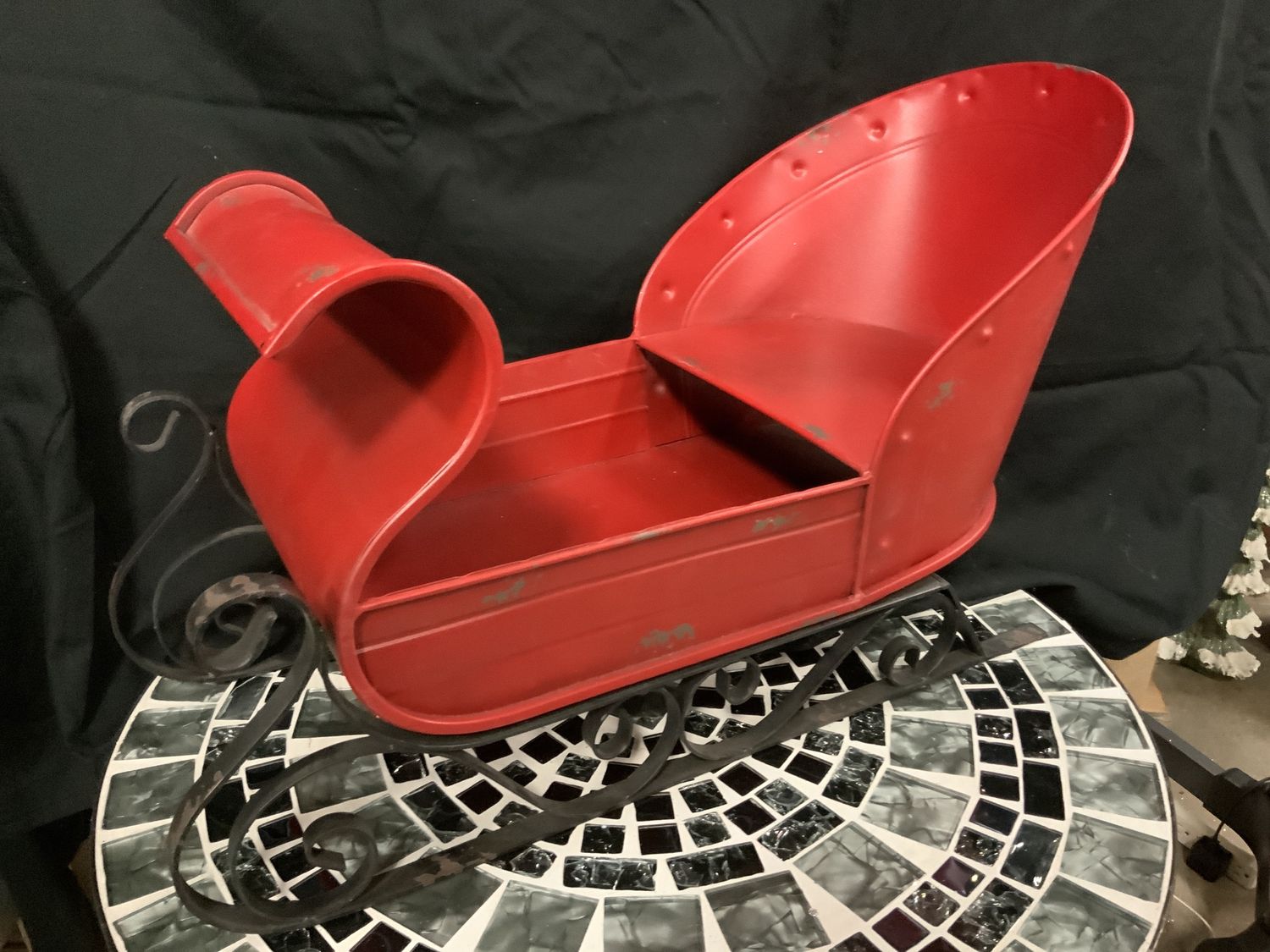 Sleigh, Red Metal