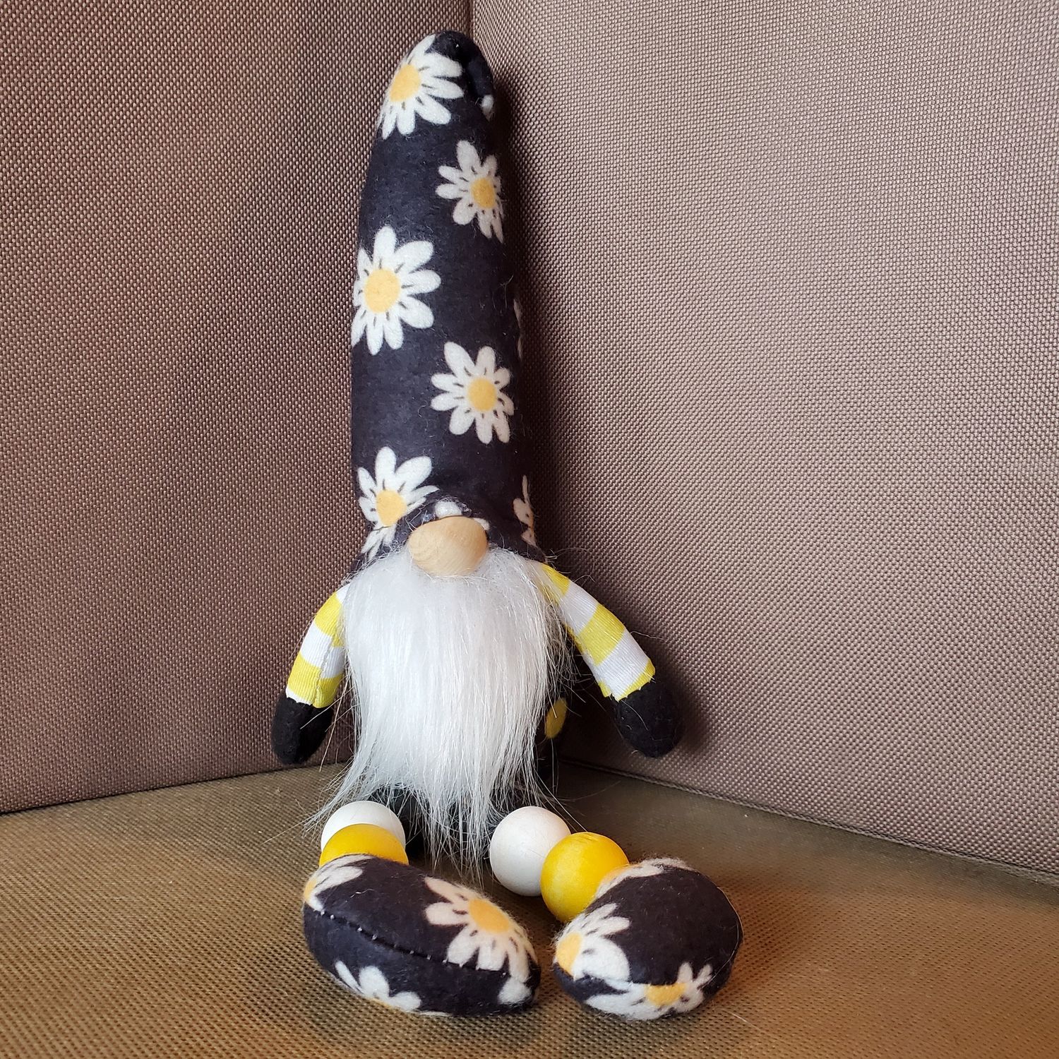 Gnome, Daisy Dot beaded legs