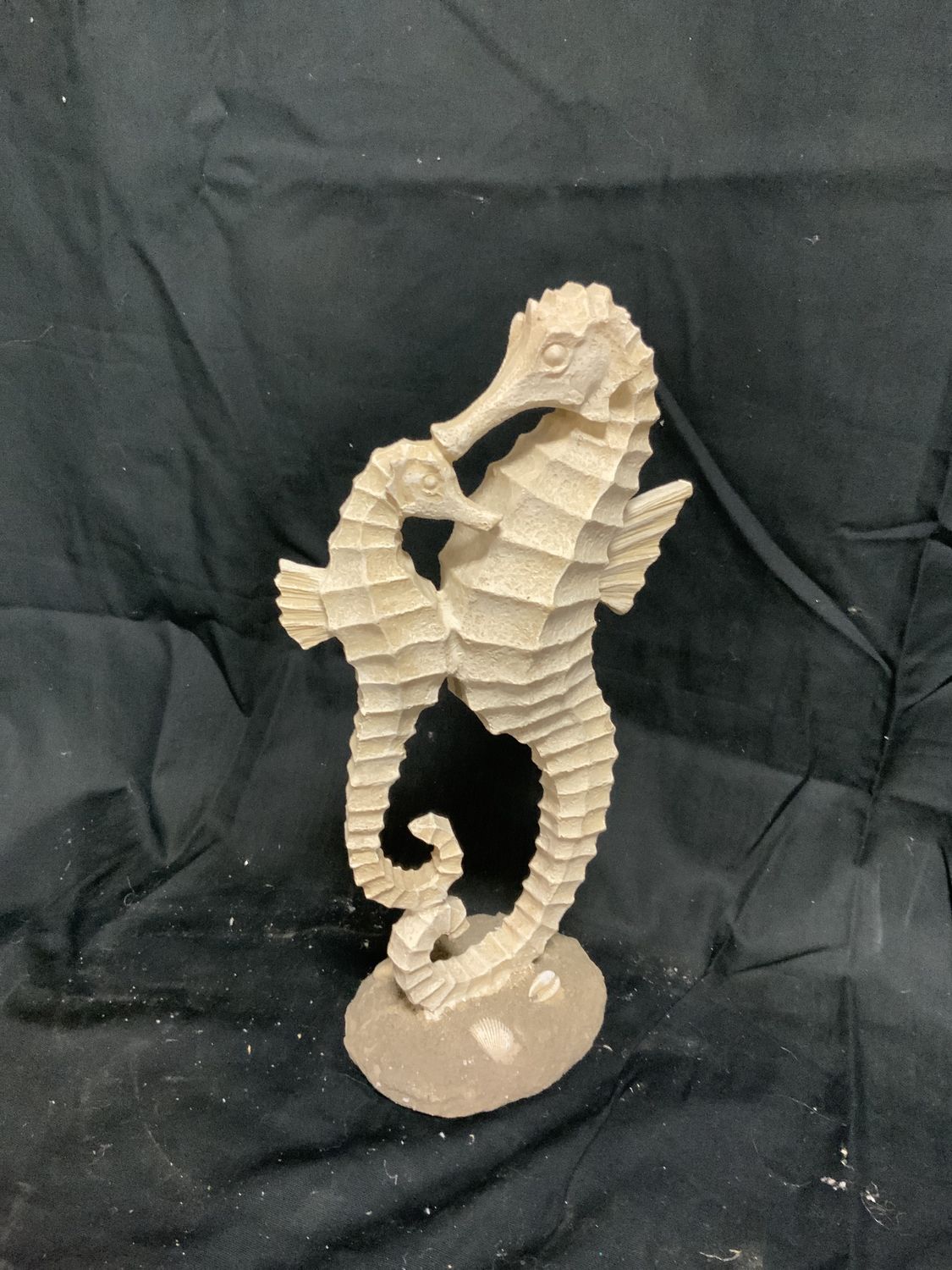 Seahorse W/Baby Resin