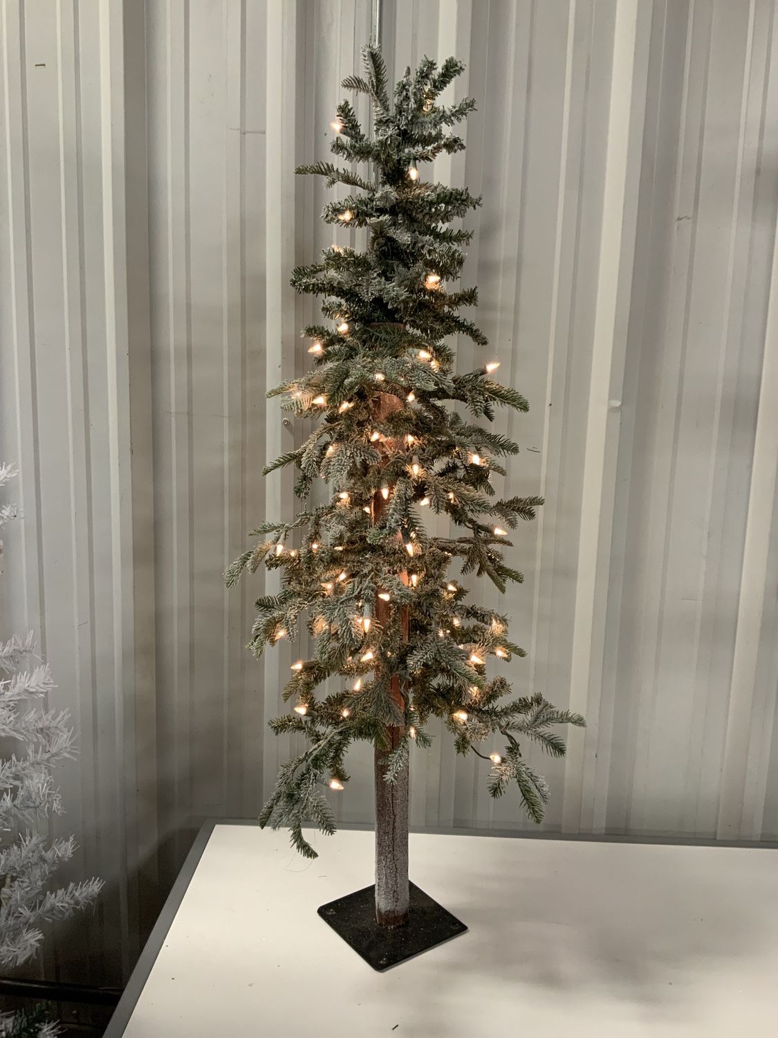 TREE, FROSTED PE ALPINE 4&#39;22&quot;GREEN
