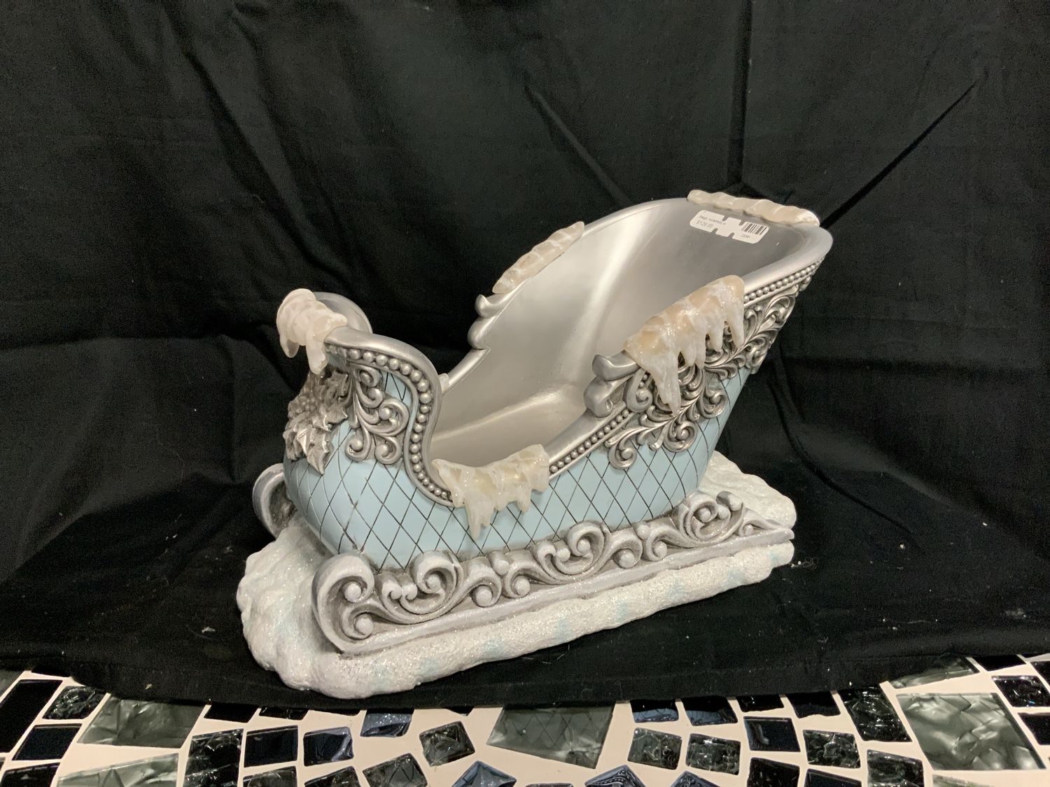 Sleigh, Icicle/Holly on Snow