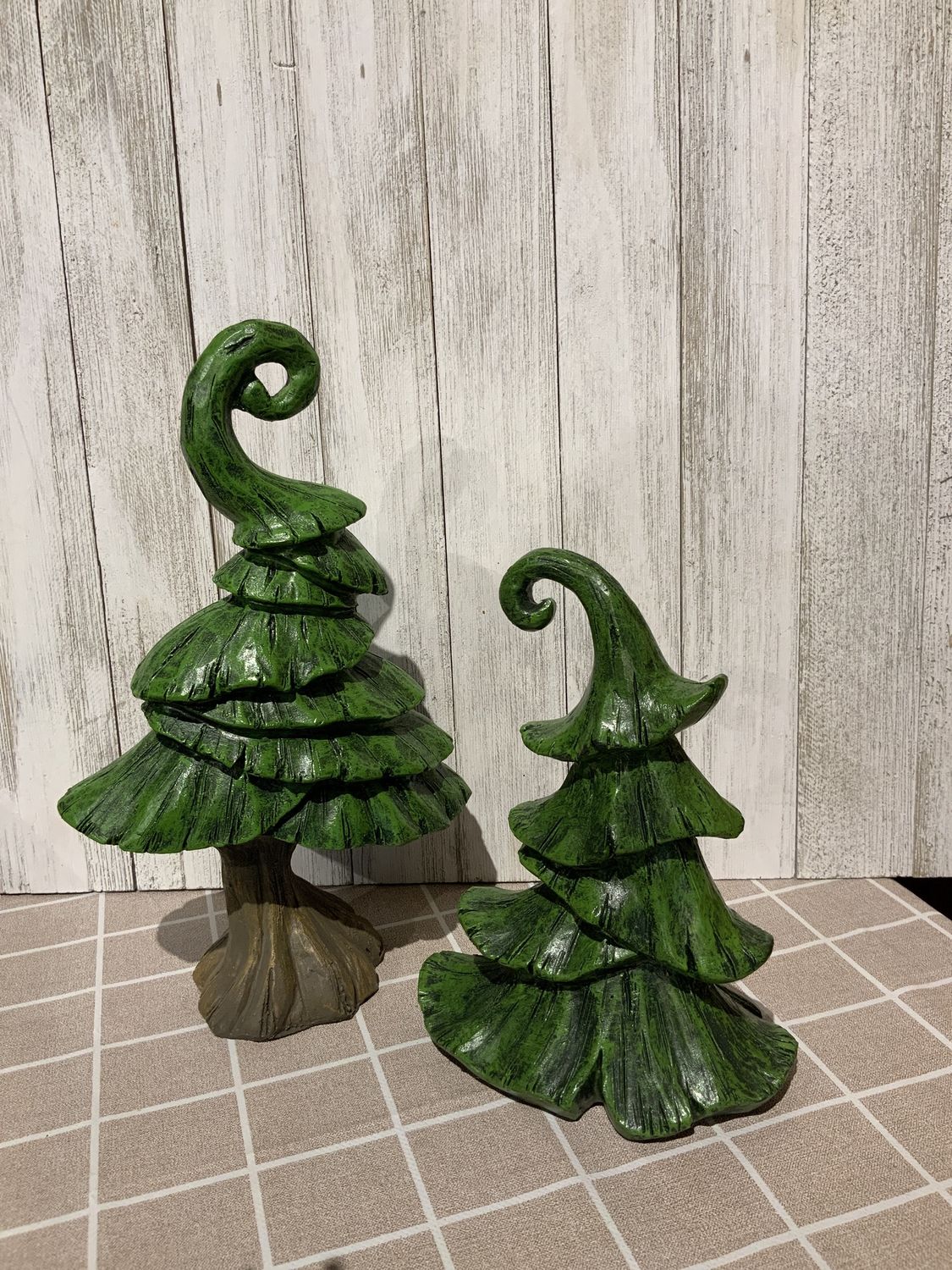 Tree, Funky "WHOO" Set/2 10" 8"