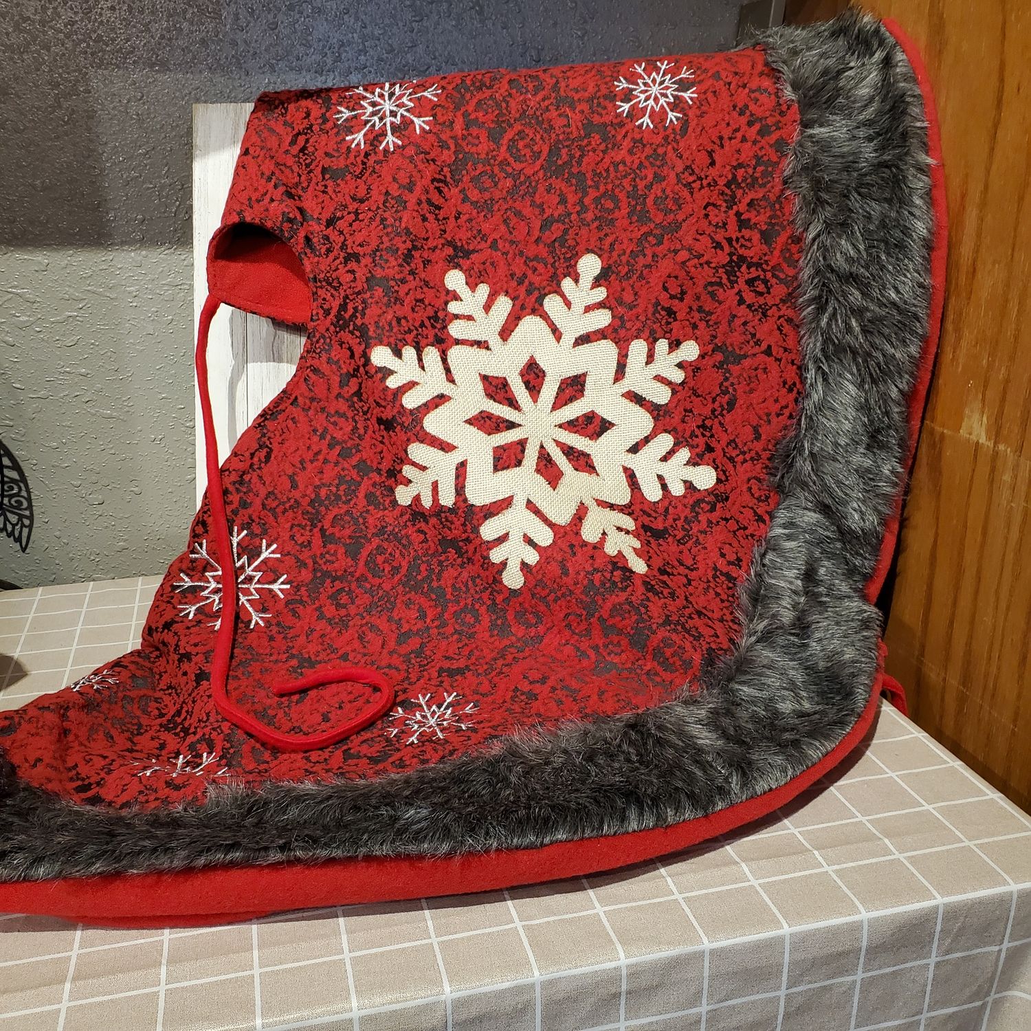 Tree Skirt, Cozy Snowflake Blk/R/Wh 48"