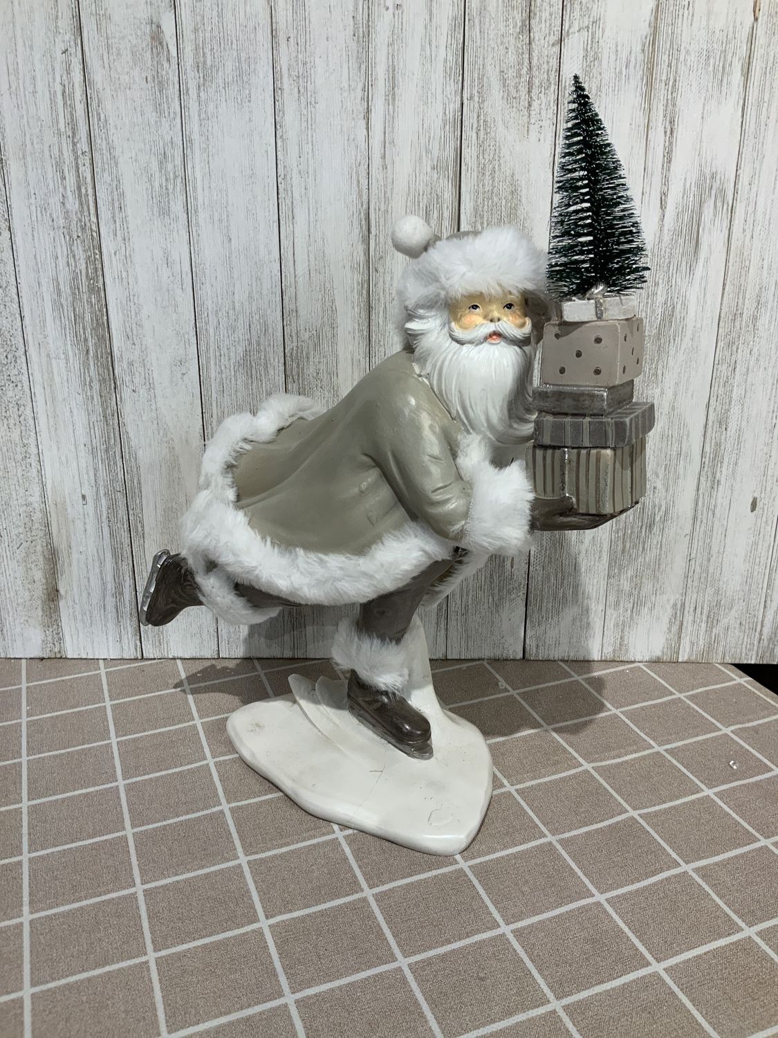 Santa, On Skates w/Presents 11.5"