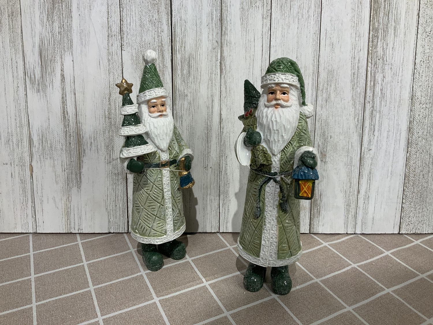 Santa, Winter Green 8" 2 Asst