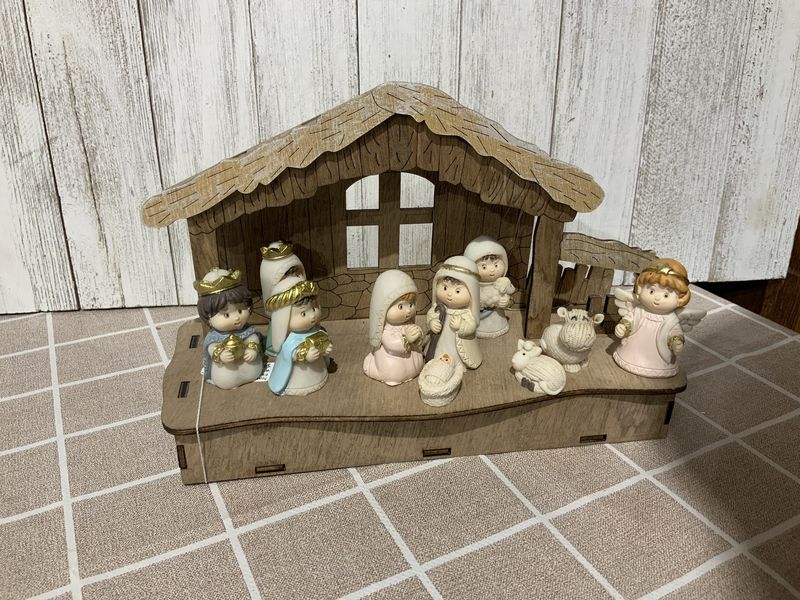 Nativity, Kids Figures w/Lighted Creche