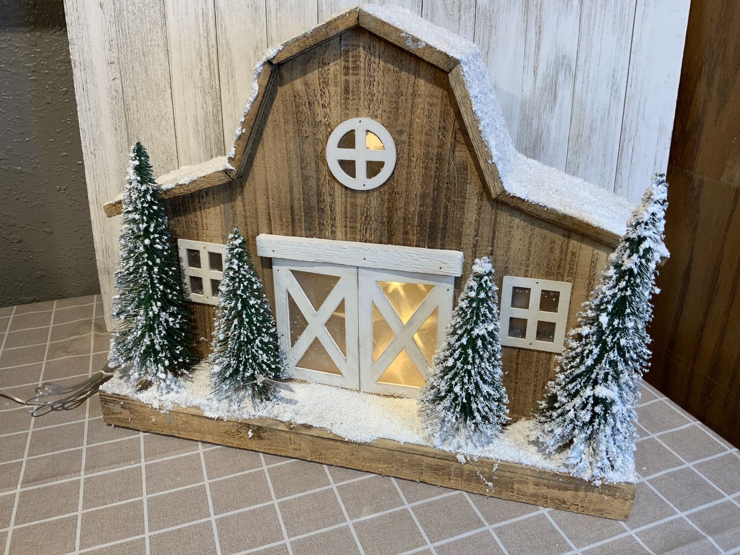 Barn, Wood LED 13"x18" B/O USB