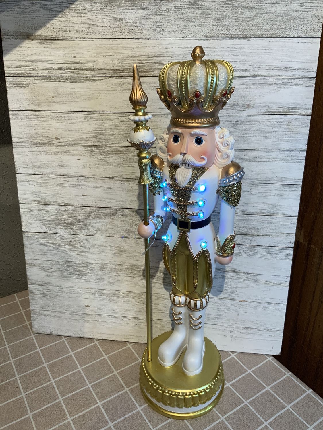 Nutcracker, 19.5&quot; White/Gold  w/King&#39;s Hat