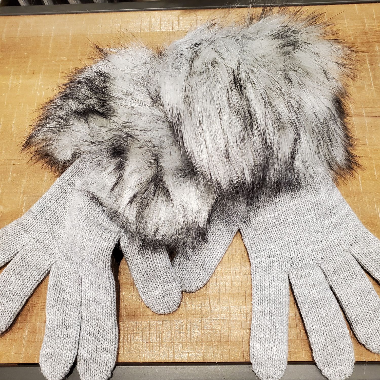 Women's Glove, Faux Fur Cuff Gray