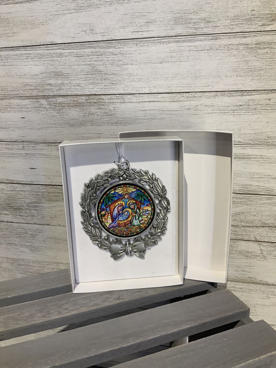 Ornament, Nativity mtl wreath