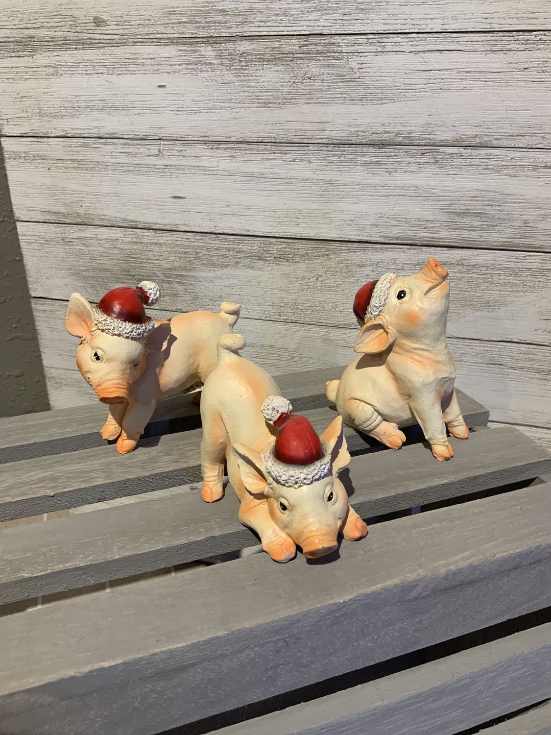 Figurine, Piglet w/Santa Hat 3 Asst