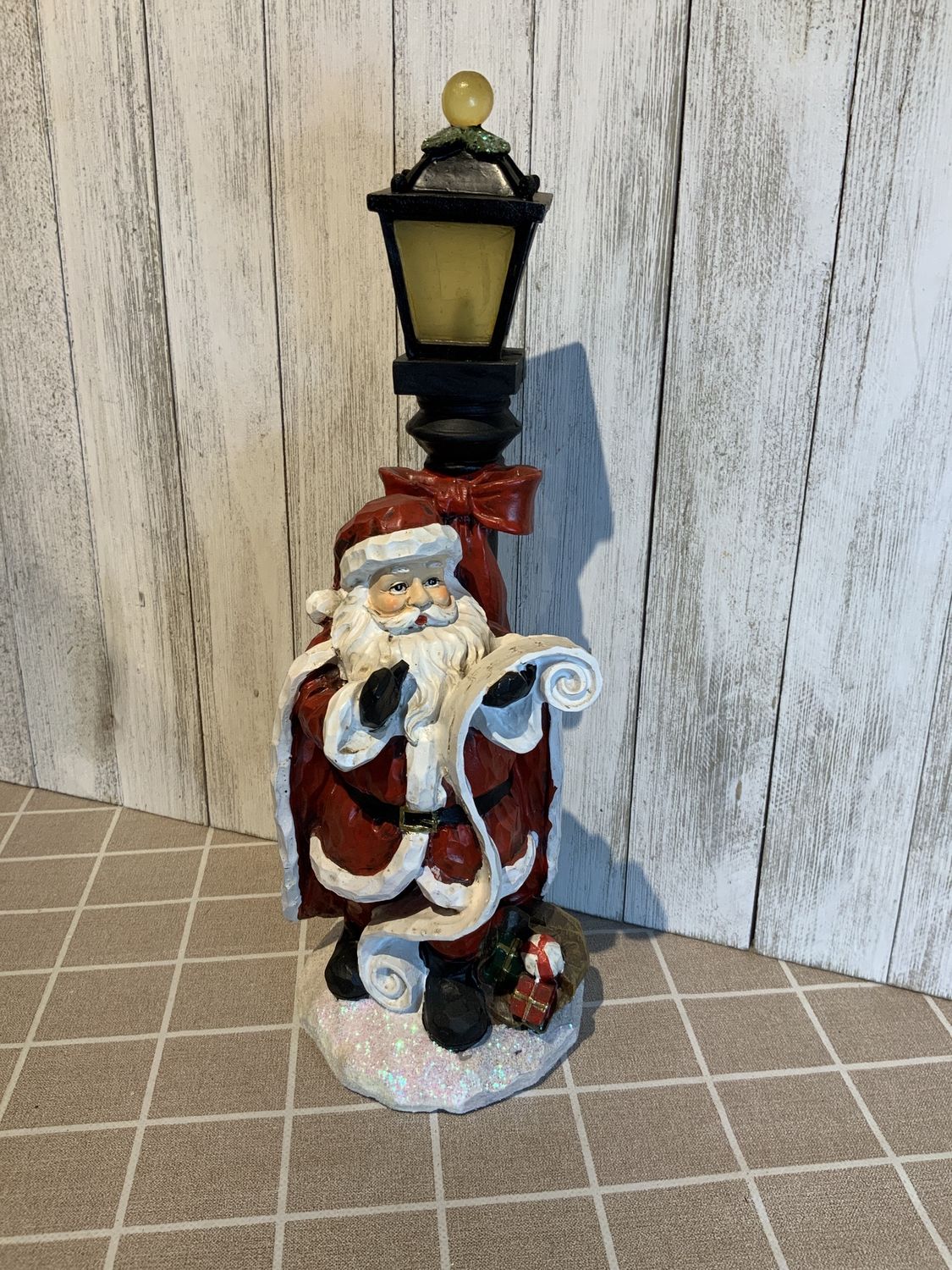 Santa, Light Up w/Light Post 12.5"