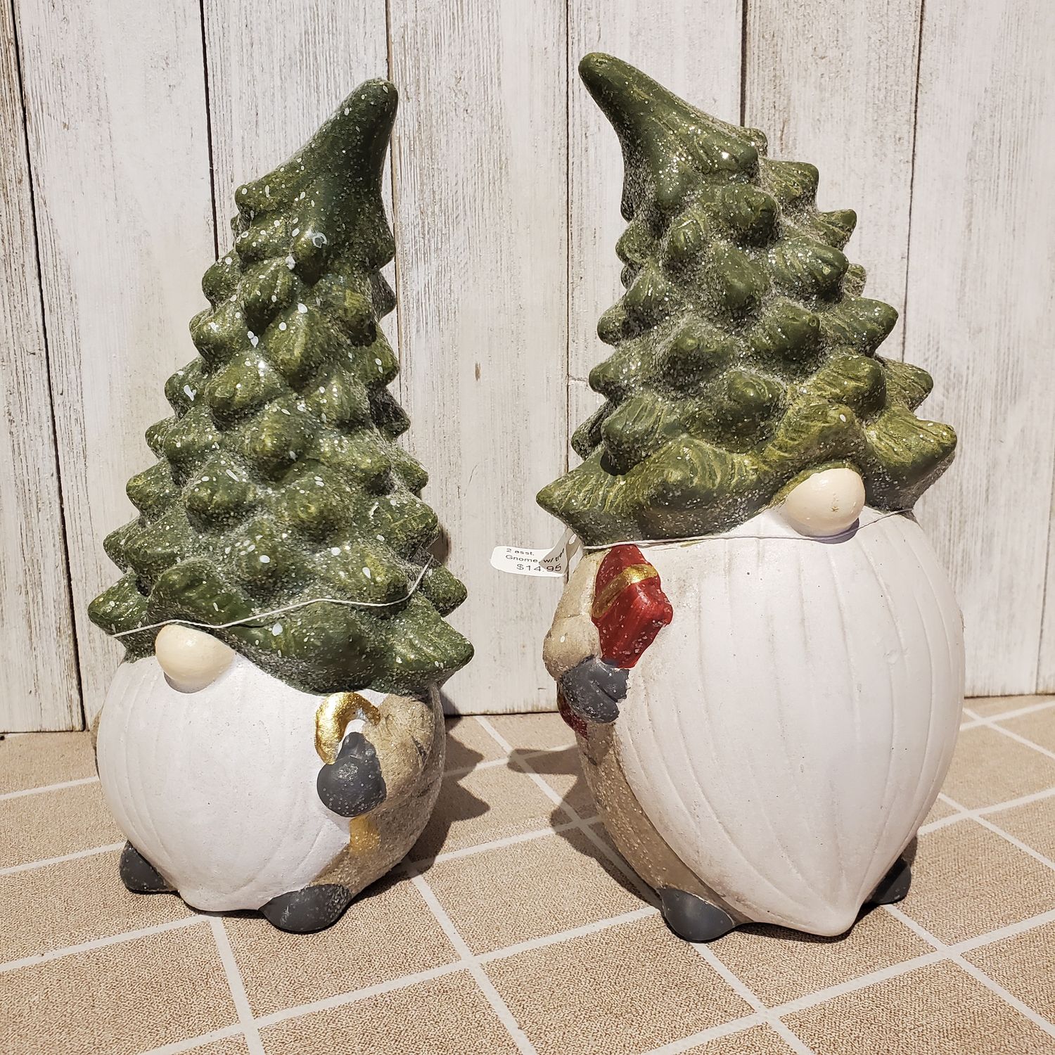 Gnome, w/ tree Hat 2 asst,