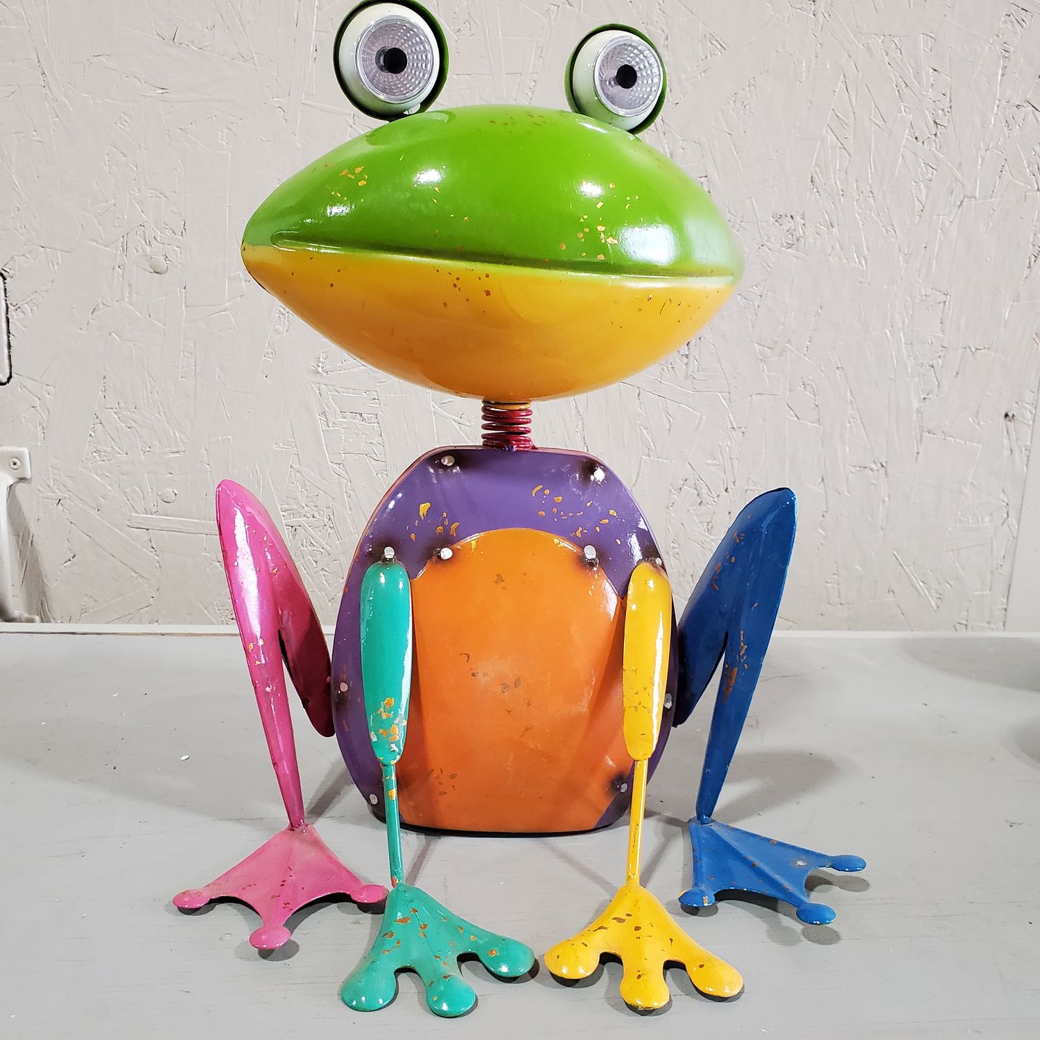 Figurine, Solar Frog 14" metalp8q